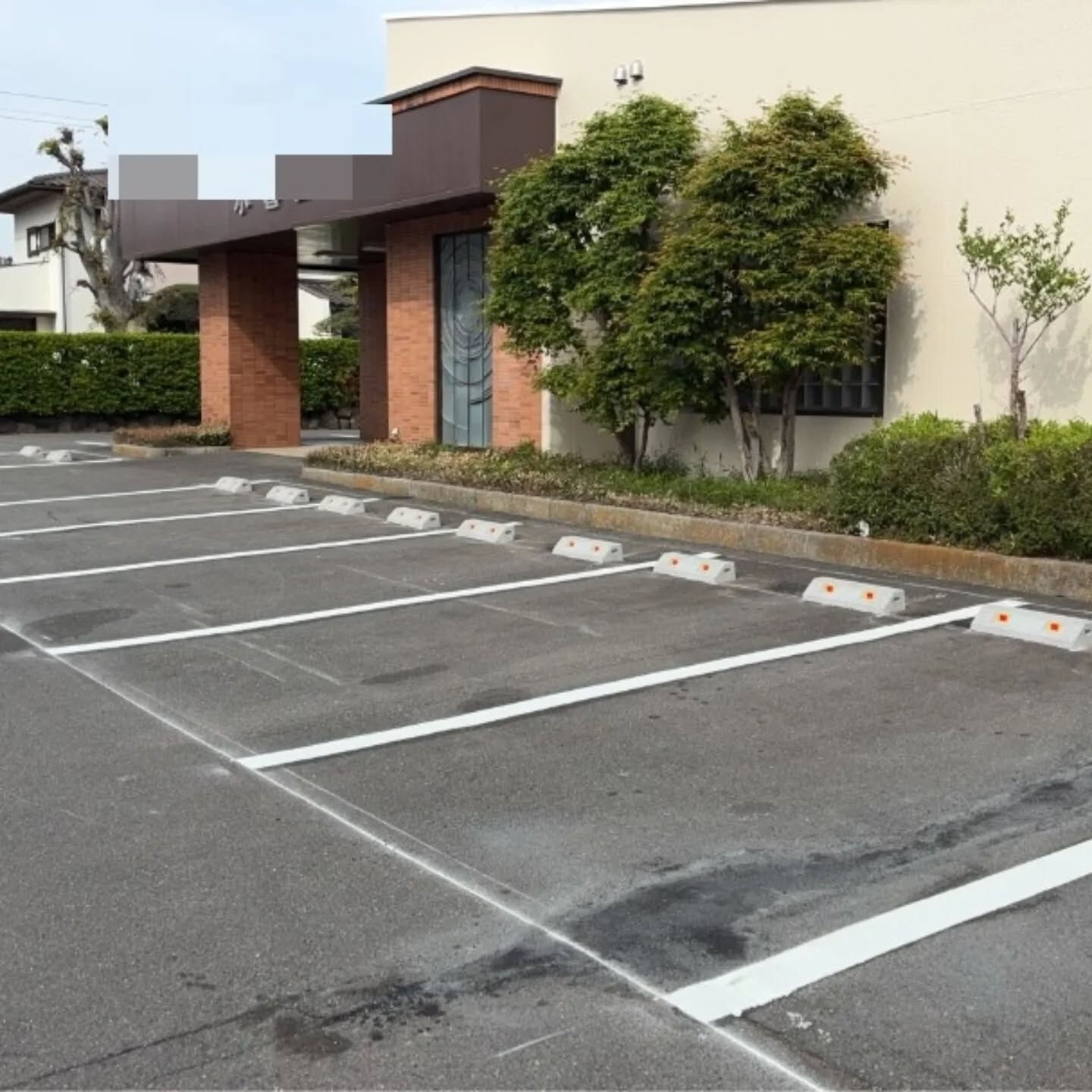 駐車場ライン引き　車止め　舗装補修工事