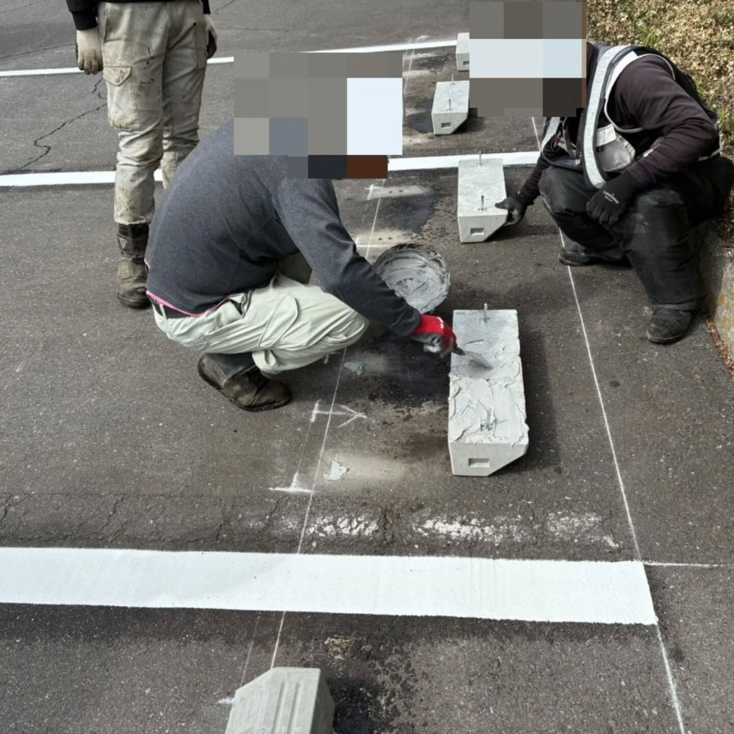 駐車場ライン引き　車止め　舗装補修工事